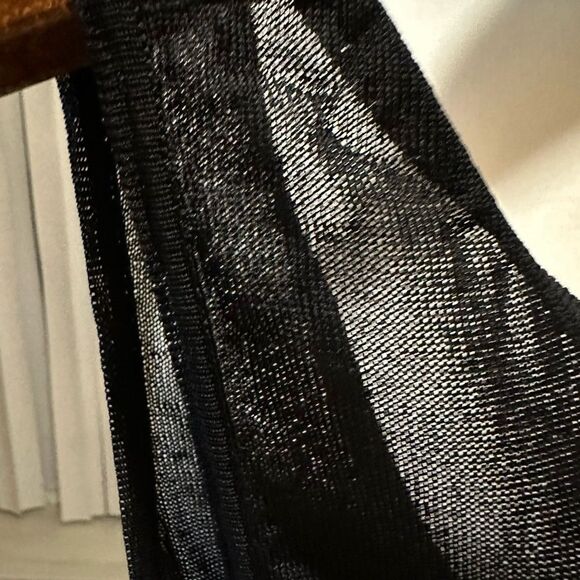 Authentic Black CHANEL Cropped Cardigan
P22387W03216 - Picture 12 of 16